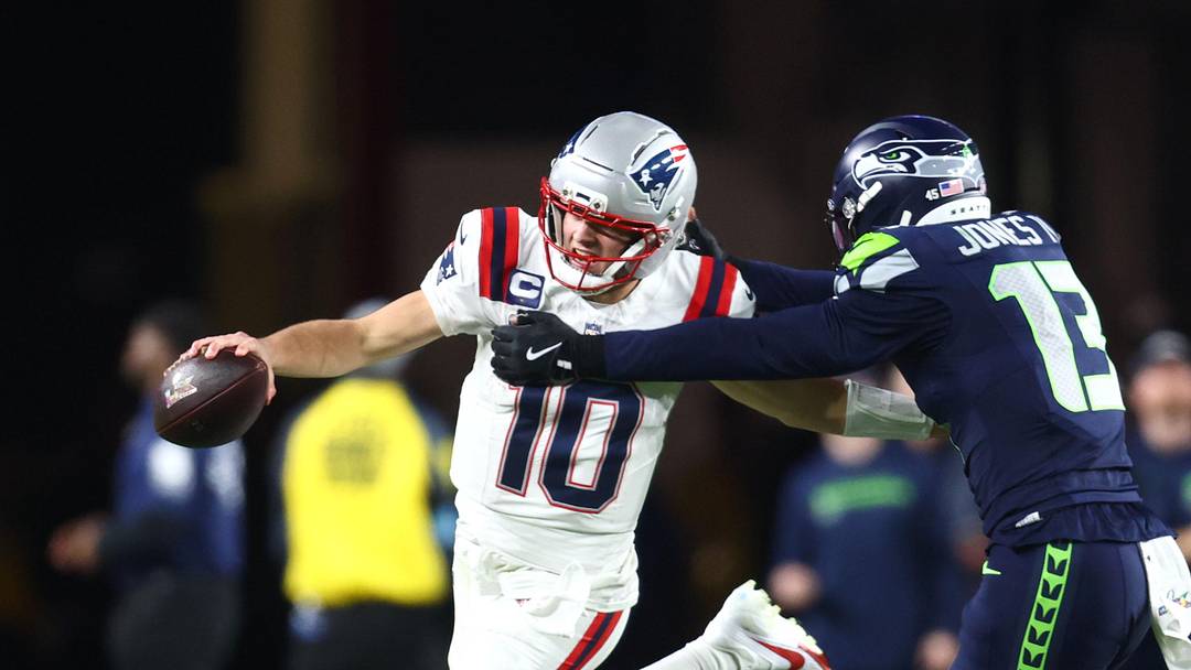 Feb 8, 2026; Santa Clara, CA, USA; New England Patriots quarterback Drake Maye (10) runs against Seattle Seahawks linebacker Ernest Jones IV (13) during the third quarter in Super Bowl LX at Levi's Stadium. Mandatory Credit: Mark J. Rebilas-Imagn Images Feb 8, 2026; Santa Clara, CA, USA; New England Patriots quarterback Drake Maye (10) runs against Seattle Seahawks linebacker Ernest Jones IV (13) during the third quarter in Super Bowl LX at Levi's Stadium. Mandatory Credit: Mark J. Rebilas-Imagn Images