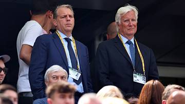 Todd Boehly (li.) und Mark Walter verlassen den FC Chelsea Todd Boehly (li.) und Mark Walter verlassen den FC Chelsea