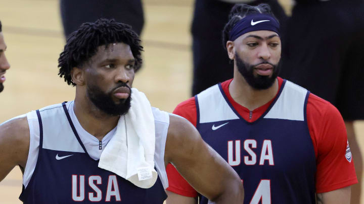 Joel Embiid y Anthony Davis compiten por la titularidad en el puesto de pívot del Team USA en los Juegos Olímpicos