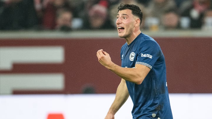 Stefano Russo im Trikot von Arminia Bielefeld Stefano Russo im Trikot von Arminia Bielefeld