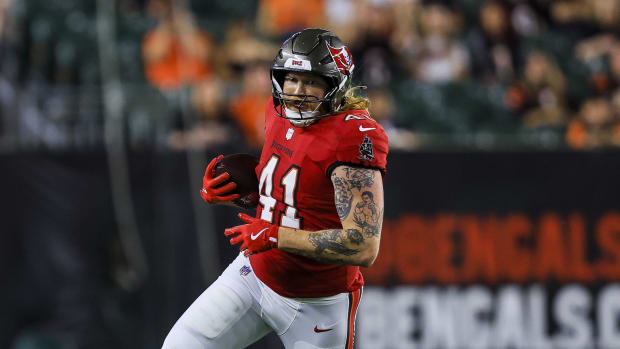 Tampa Bay Buccaneers tight end Ko Kieft (41) runs with the ball against the Cincinnati Bengals in the second half 