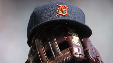 Detroit Tigers hat and glove