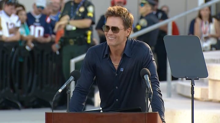 Tom Brady roasted the Jets after the Patriots unveiled his statue at Gillette Stadium.