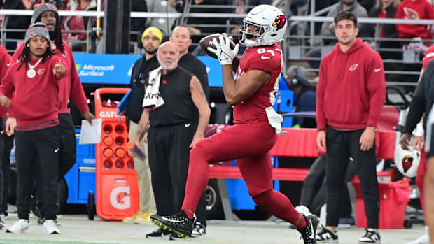 Arizona Cardinals tight end Elijah Higgins (84) catches a pass