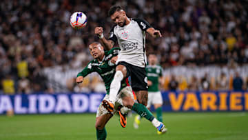 Corinthians e Palmeiras disputam dérbi paulista Corinthians e Palmeiras disputam dérbi paulista