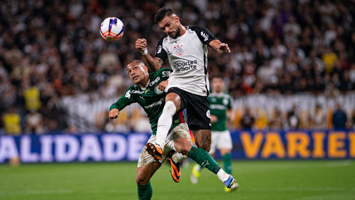 Corinthians e Palmeiras disputam dérbi paulista