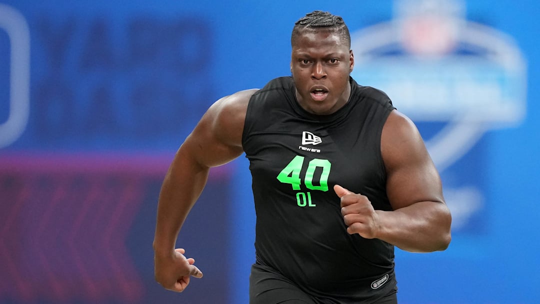 Oregon offensive lineman Emmanuel Pregnon (OL40)