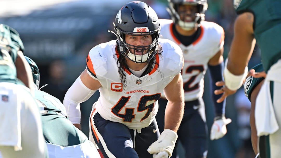 Oct 5, 2025; Philadelphia, Pennsylvania, USA; Denver Broncos linebacker Alex Singleton (49) against the Philadelphia Eagles at Lincoln Financial Field. Oct 5, 2025; Philadelphia, Pennsylvania, USA; Denver Broncos linebacker Alex Singleton (49) against the Philadelphia Eagles at Lincoln Financial Field.