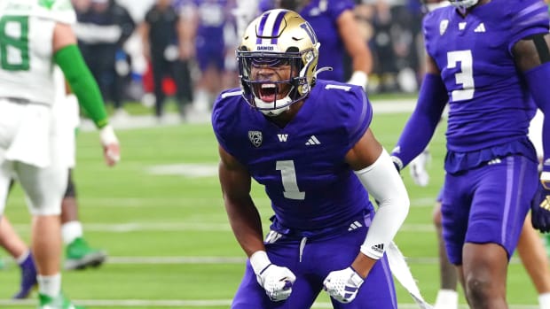 Washington Huskies cornerback Jabbar Muhammad (1) celebrates after making a play against the Oregon Ducks during the second q