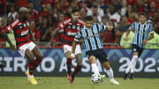 Com Suárez, Grêmio recebe o Flamengo e busca abrir vantagem na semi da Copa do Brasil. 