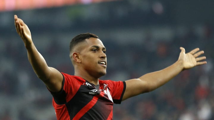 O atacante tem sete gols marcados com a camisa do Furacão O atacante tem sete gols marcados com a camisa do Furacão