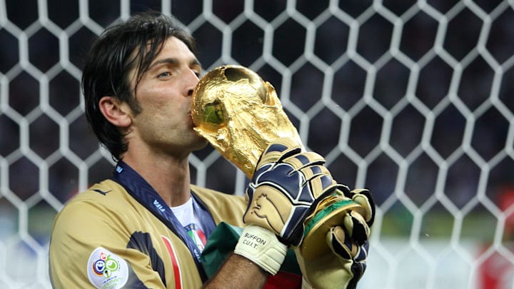 Italian goalkeeper Gianluigi Buffon kiss