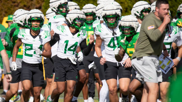 Oregon players during practice with the Oregon Ducks Tuesday, Aug. 20, 2024 at the Hatfield-Dowlin Complex in Eugene, Ore.