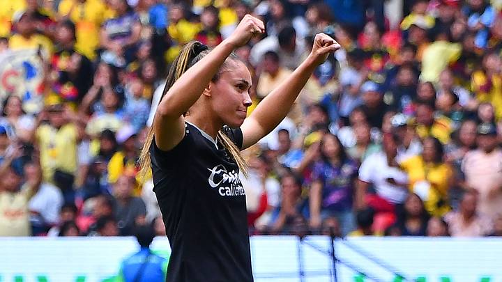 Priscila Flor Da Silva celebró por partida doble ante Cruz Azul Priscila Flor Da Silva celebró por partida doble ante Cruz Azul