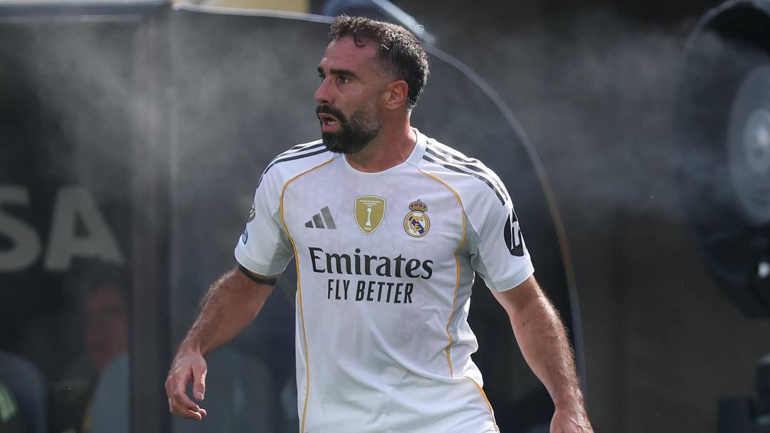 Jul 9, 2025; East Rutherford, New Jersey, USA; Real Madrid CF defender Dani Carvajal (2) in action during a semifinal match of the 2025 FIFA Club World Cup against Paris Saint-Germain at MetLife Stadium. Mandatory Credit: Vincent Carchietta-Imagn Images