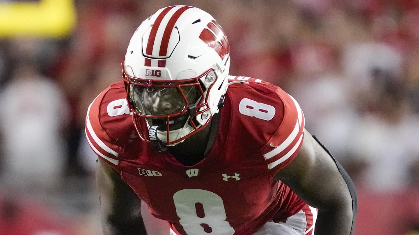 Illinois Football Signs Key Outside Linebacker Transfer From Wisconsin