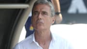 Luis Castro pode retornar ao futebol brasileiro em 2025