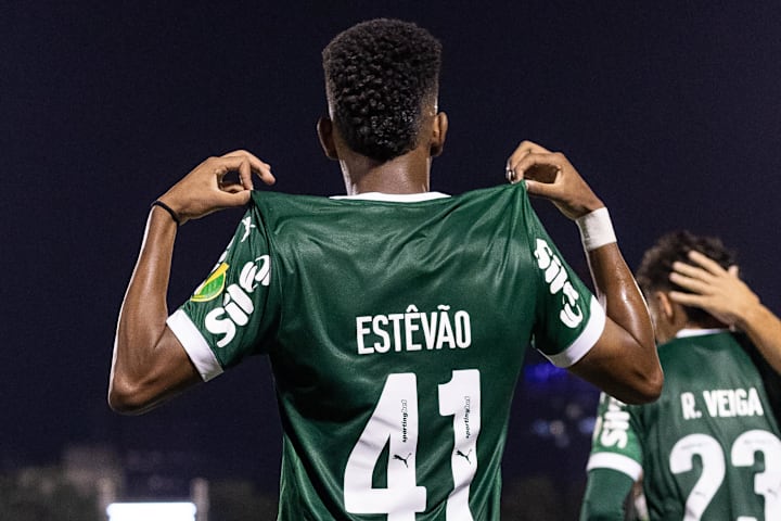 Estêvão foi o grande nome do triunfo alviverde contra o Bernô
