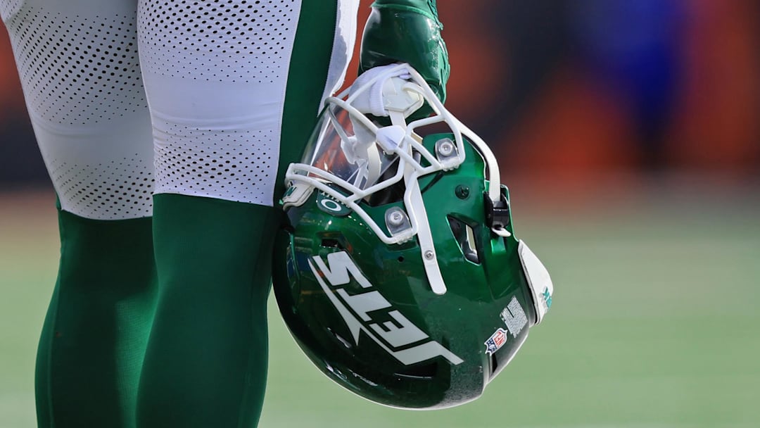 Oct 26, 2025; Cincinnati, Ohio, USA; A detailed photo of New York Jets running back Breece Hal’sl (20) helmet during the fourth quarter against the Cincinnati Bengals at Paycor Stadium. Mandatory Credit: Katie Stratman-Imagn Images