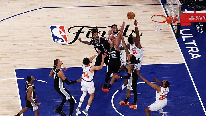 Jun 10, 2026; New York, New York, USA; New York Knicks forward OG Anunoby (8) makes a game-winning tip shot against San Antonio Spurs guards Dylan Harper (2) and   Devin Vassell (24) during game four of the 2026 NBA Finals in the final second of the fourth quarter at Madison Square Garden. Mandatory Credit: Vincent Carchietta-Imagn Images