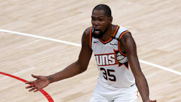 Phoenix Suns v Los Angeles Clippers