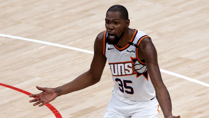 Phoenix Suns v Los Angeles Clippers