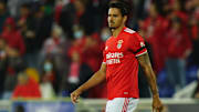 Após quase um ano, Veríssimo é relacionado para uma partida do time principal do Benfica. Zagueiro ainda sonha com vaga na Copa do Mundo.