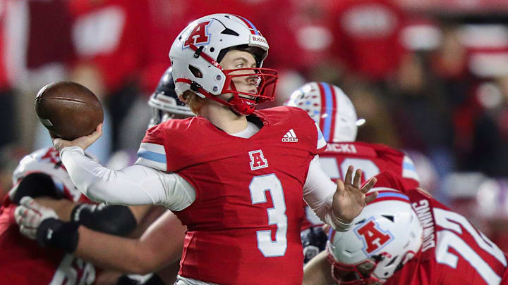 Arrowhead quarterback Nolan Hanson (3) passes the ball against Bay Port High School during the WIAA Division 1 state championship football game on Friday, November 21, 2025. Tork Mason/USA TODAY NETWORK-Wisconsin