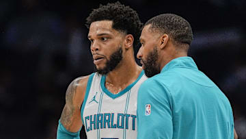 Feb 5, 2025; Charlotte, North Carolina, USA; Charlotte Hornets forward Miles Bridges (0), guard Seth Curry (30) talk with head coach Charles Lee during a free throw by Milwaukee Bucks during the second half at Spectrum Center. Mandatory Credit: Jim Dedmon-Imagn Images