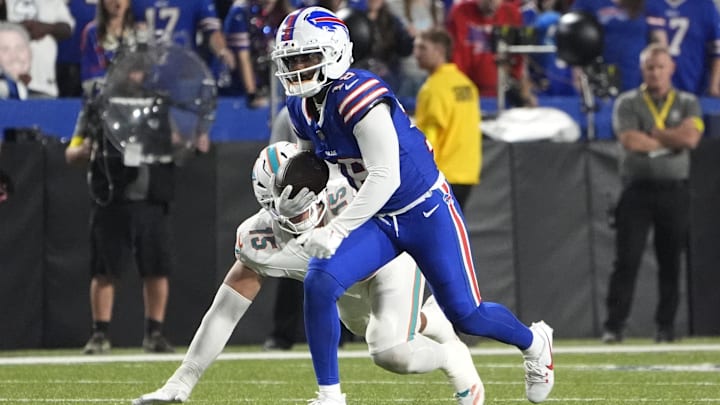 Buffalo Bills WR Elijah Moore runs against Miami Dolphins EDGE Jaelan Phillips in the fourth quarter at Highmark Stadium. Buffalo Bills WR Elijah Moore runs against Miami Dolphins EDGE Jaelan Phillips in the fourth quarter at Highmark Stadium.