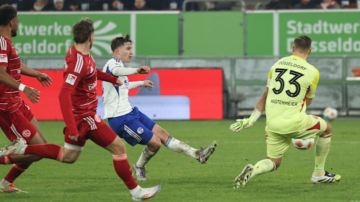 Vitalie Becker erzielte das wichtige 2:0 für den S04 Vitalie Becker erzielte das wichtige 2:0 für den S04