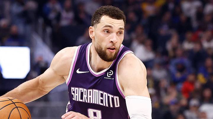 Jan 9, 2026; San Francisco, California, USA; Sacramento Kings guard Zach LaVine (8) controls the ball against the Golden State Warriors during the first quarter at Chase Center. Mandatory Credit: Kelley L Cox-Imagn Images