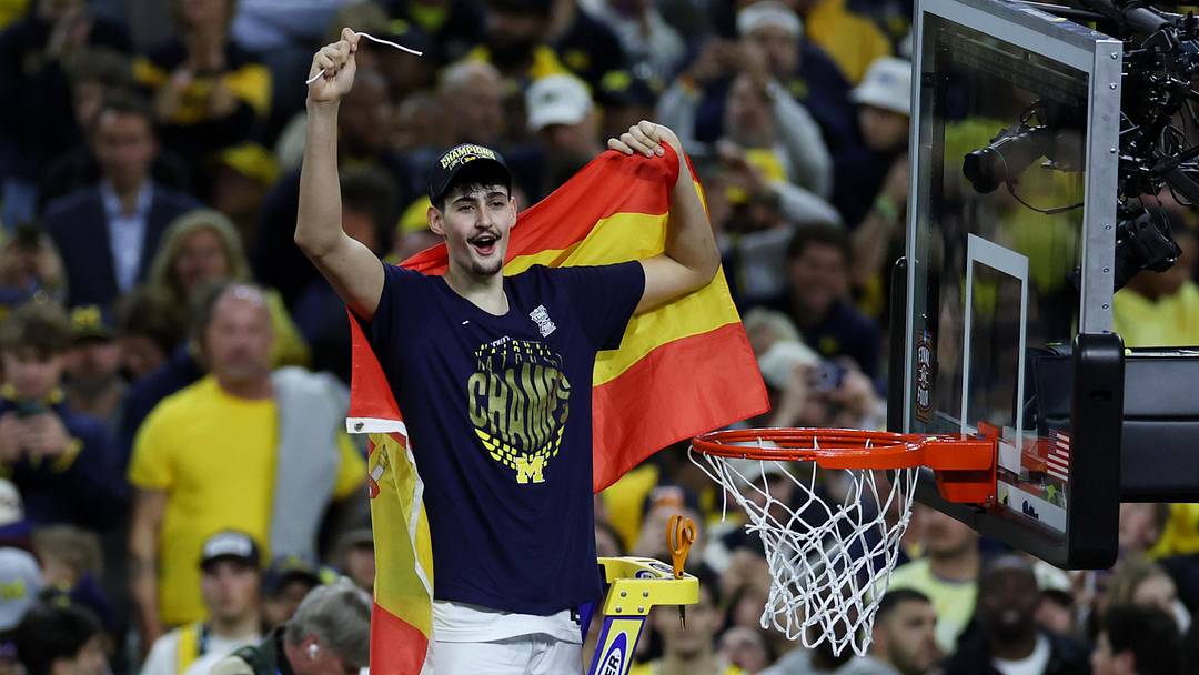 Apr 6, 2026; Indianapolis, IN, USA; Michigan Wolverines center Aday Mara (15) cuts down the net after defeating the UConn Huskies in the national championship of the Final Four of the men's 2026 NCAA Tournament at Lucas Oil Stadium. Mandatory Credit: Trevor Ruszkowski-Imagn Images Apr 6, 2026; Indianapolis, IN, USA; Michigan Wolverines center Aday Mara (15) cuts down the net after defeating the UConn Huskies in the national championship of the Final Four of the men's 2026 NCAA Tournament at Lucas Oil Stadium. Mandatory Credit: Trevor Ruszkowski-Imagn Images