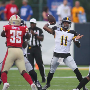 Pittsburgh Maulers Troy Williams (11) prepares to throw downfield during the first half of the USFL Championship game against the Birmingham Stallions Saturday evening at Tom Benson Stadium in Canton, OH.