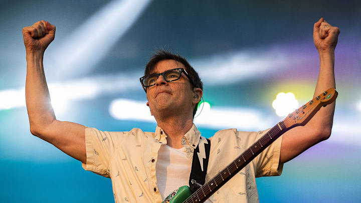 Weezer lead singer Rivers Cuomo raised his arms to the crowd