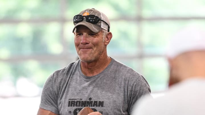 Brett Favre played 20 seasons in the NFL. Brett Favre played 20 seasons in the NFL.