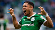 Vitor Roque deve ser titular