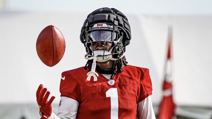 Rachaad White tosses a football during Tampa Bay Buccaneers Training Camp in 2024