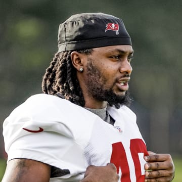 Former Florida State linebacker Kalen DeLoach warms up at Tampa Bay Buccaneers training camp