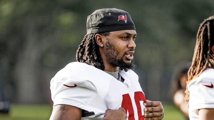 Former Florida State linebacker Kalen DeLoach warms up at Tampa Bay Buccaneers training camp