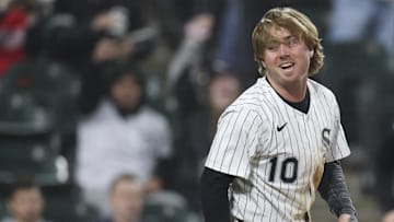 Chicago White Sox shortstop Chase Meidroth (10) smiles after scoring against the Seattle Mariners at Rate Field. 