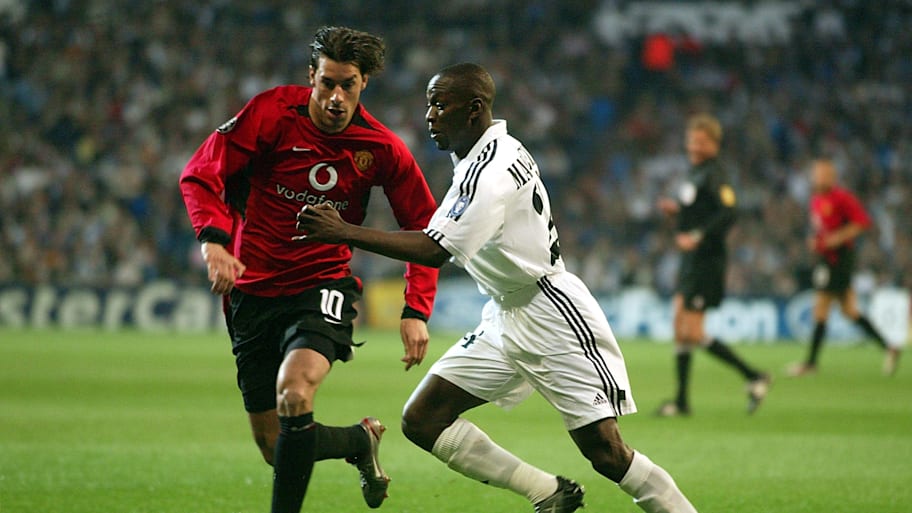 Claude Makélélé (right) battles with Manchester United’s Ruud van Nistelrooy.