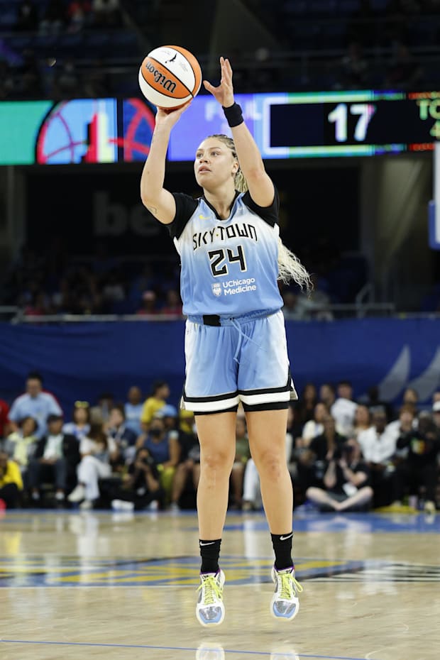 Chicago Sky guard Rachel Banham 