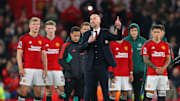 Erik ten Hag menyampaikan ucapan terima kasih kepada fans Manchester United dalam laga terakhir di Old Trafford pada musim 2023/24.