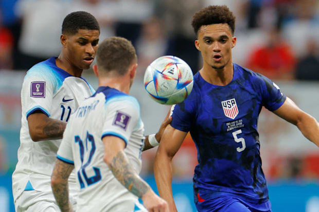 อันโตนี โรบินสัน ในเกมที่เจออังกฤษในฟุตบอลโลก 2022 อันโตนี โรบินสัน ในเกมที่เจออังกฤษในฟุตบอลโลก 2022