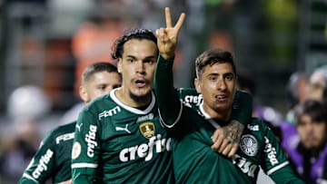 O auxiliar comandou o Verdão na vitória contra o Santos em 2022 por 1 a 0 com gol de Gustavo Gómez