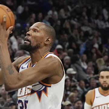 Kevin Durant shoots against the Timberwolves.