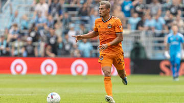 Aug 27, 2022; Saint Paul, Minnesota, USA; Houston Dynamo midfielder Darwin Ceren (24) in action