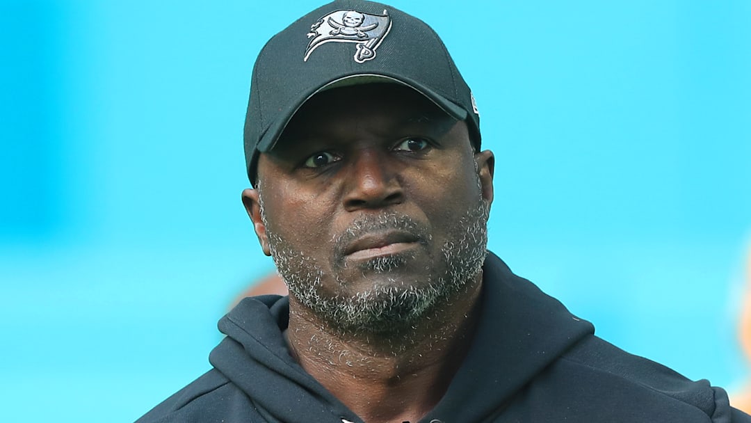 A former Tampa Bay Buccaneers legend came to the defense of Todd Bowles amid calls from fans for his job.