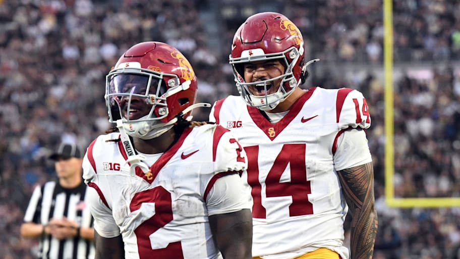 USC Trojans running back Waymond Jordan and USC Trojans quarterback Jayden Maiava celebrate a TD